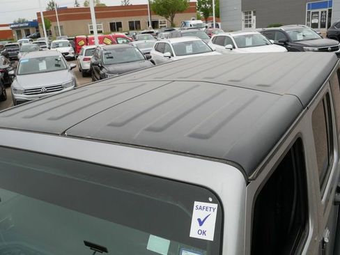 Used 2018 Jeep Wrangler Unlimited Rubicon AWD/4WD image 11
