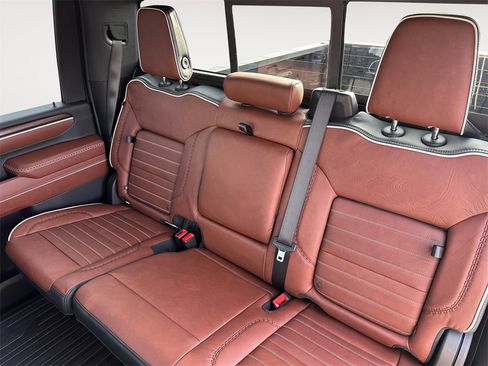 New 2026 GMC Sierra 2500 Denali Ultimate w/ LPO, Black Badging Package image 13