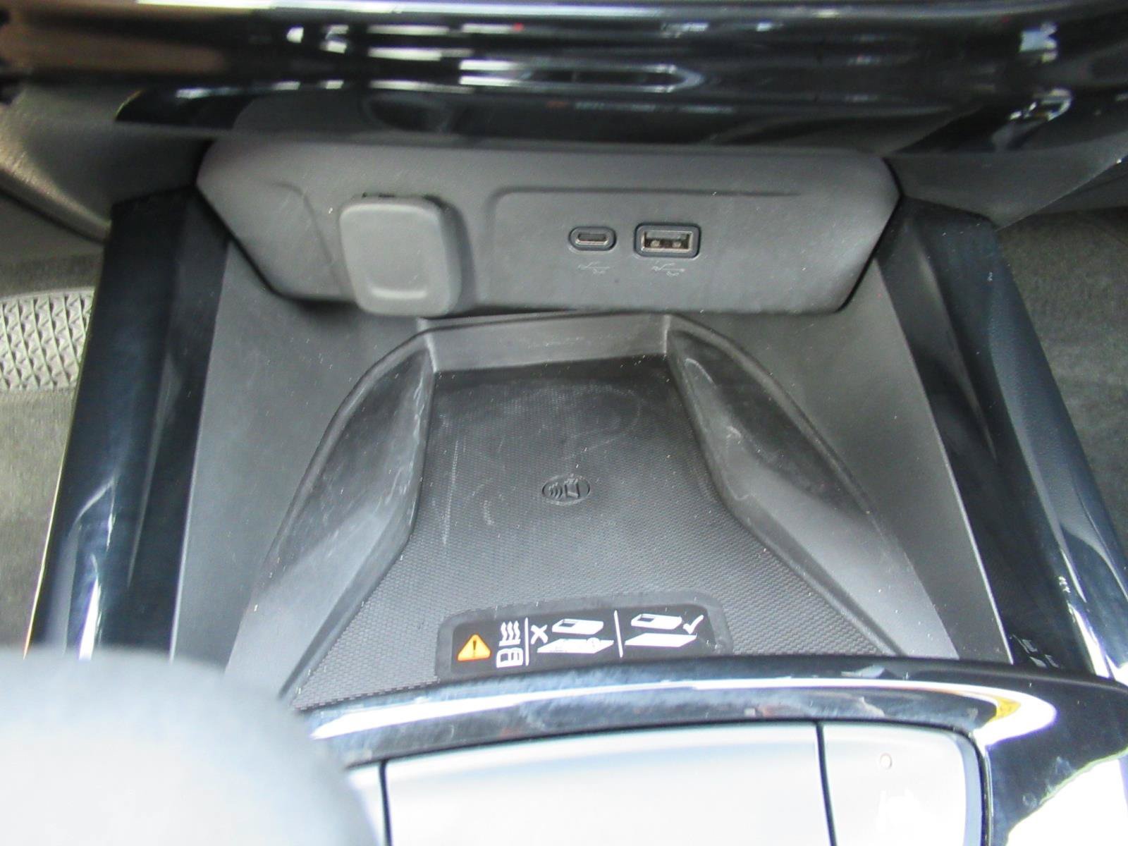 Used 2024 Chevrolet Trax RS w/ Sunroof Package FWD image 30