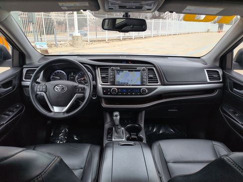 Used 2016 Toyota Highlander XLE image 26
