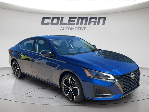 Used 2024 Nissan Altima 2.5 SR w/ SR Premium Package AWD/4WD image 2