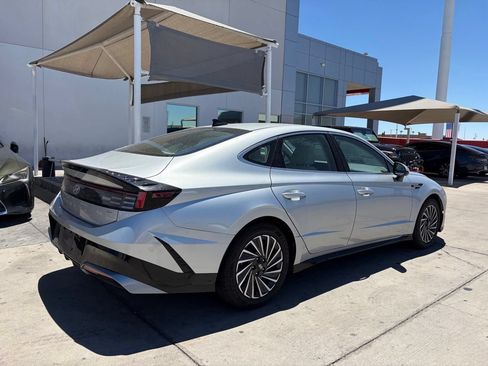 Used 2025 Hyundai Sonata SEL FWD image 2
