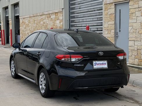 Used 2021 Toyota Corolla LE FWD image 4