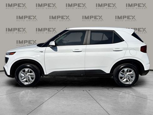 Used 2025 Hyundai Venue SE image 2
