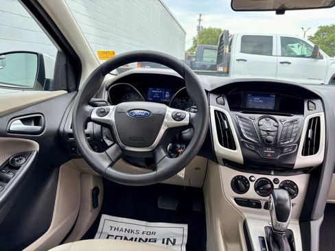 Used 2014 Ford Focus SE FWD image 3