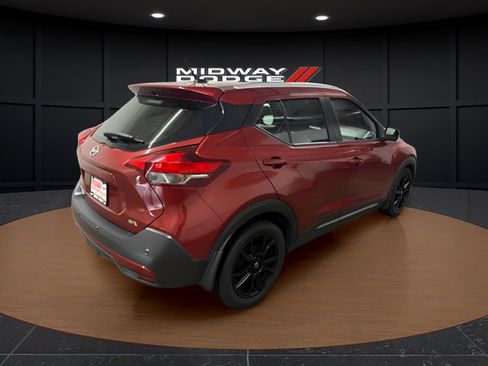 Used 2020 Nissan Kicks SR w/ SR Premium Package FWD image 4