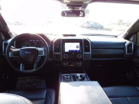 Used 2021 Ford Expedition XLT image 13