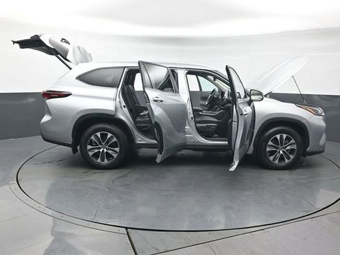 Certified 2024 Toyota Highlander XLE image 62
