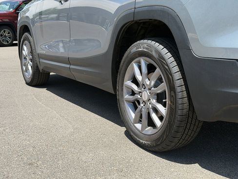 Used 2024 GMC Terrain SLT AWD/4WD image 7