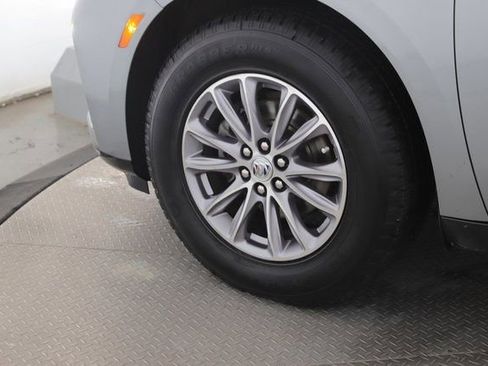 Used 2023 Buick Enclave Essence AWD/4WD image 13