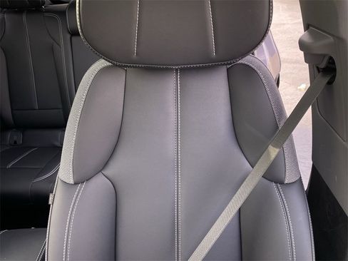 New 2026 Cadillac Optiq Luxury 1 image 34