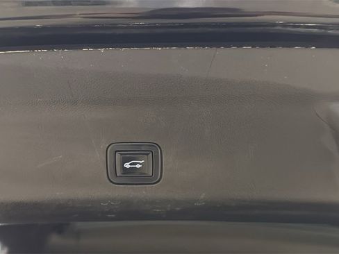 Used 2022 Chevrolet Suburban High Country image 17