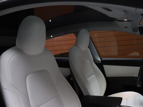 Used 2022 Tesla Model Y Long Range image 58