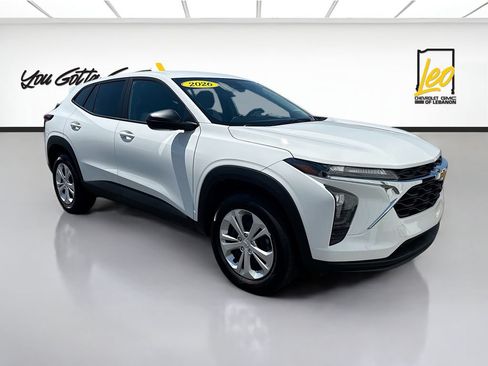 Used 2026 Chevrolet Trax LS FWD image 3