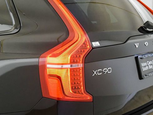 Certified 2023 Volvo XC90 T8 Ultimate AWD/4WD image 12