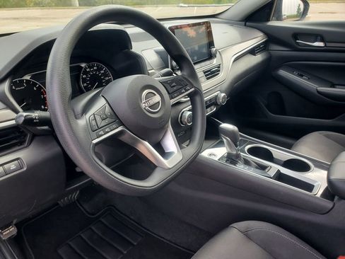 Used 2024 Nissan Altima 2.5 SV image 13