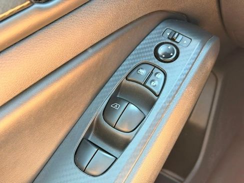 Used 2025 Nissan Altima 2.5 SV FWD image 22
