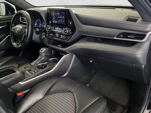 Used 2023 Toyota Highlander XSE FWD image 22
