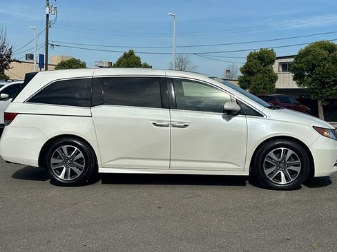 Used 2014 Honda Odyssey Touring image 3