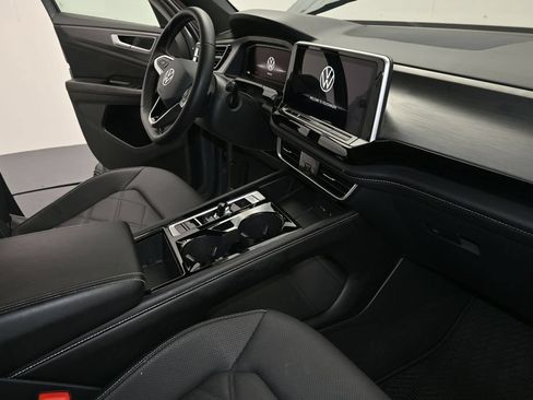 Used 2024 Volkswagen Atlas Cross Sport SE w/ Panoramic Sunroof Package AWD/4WD image 13
