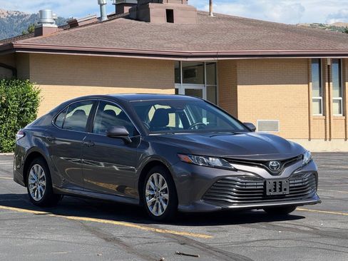 Used 2020 Toyota Camry LE FWD image 7