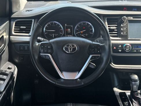 Used 2019 Toyota Highlander SE AWD/4WD image 14