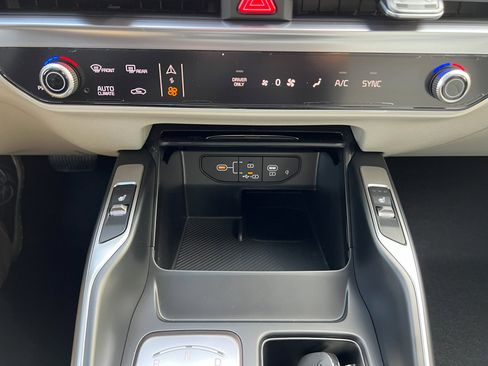 New 2025 Kia Sorento EX image 24