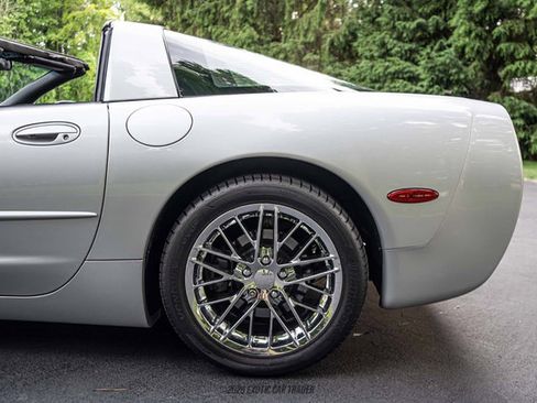 Used 1999 Chevrolet Corvette Coupe w/ Performance Handling Pkg RWD image 5