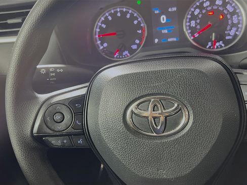 Used 2022 Toyota RAV4 XLE image 19