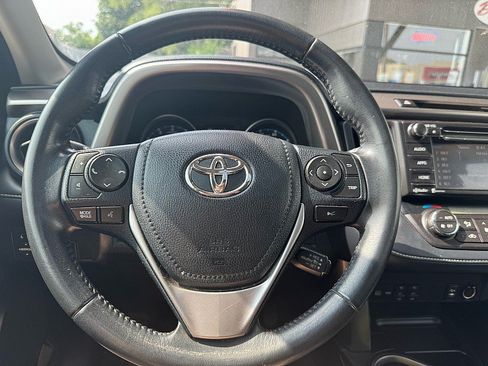 Used 2018 Toyota RAV4 XLE AWD/4WD image 18