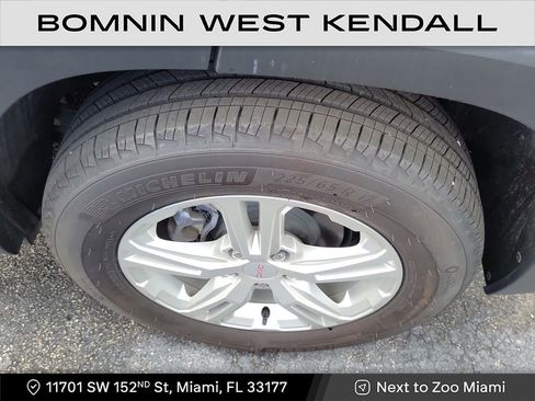 Used 2024 GMC Terrain SLE image 8