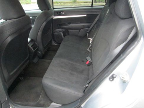 Used 2013 Subaru Outback 2.5i Premium AWD/4WD image 8