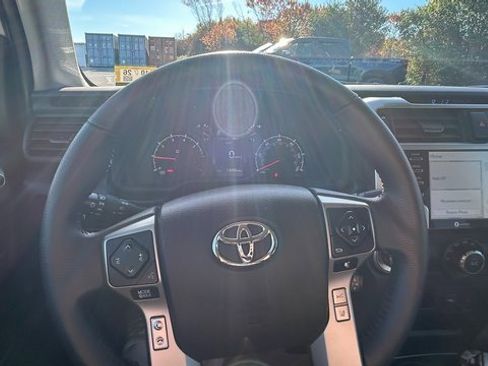 Used 2022 Toyota 4Runner SR5 Premium image 20