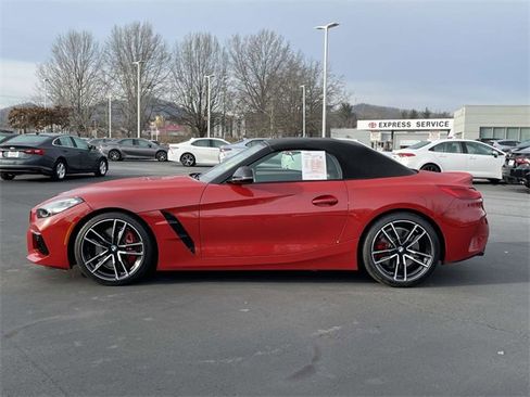 Used 2022 BMW Z4 M40i w/ Premium Package image 2