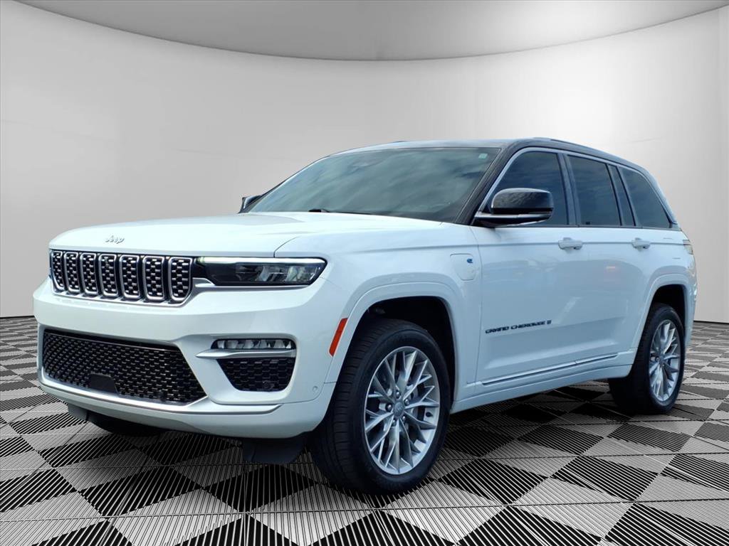 Certified 2022 Jeep Grand Cherokee Summit w/ Luxury Tech Group V AWD/4WD image 25