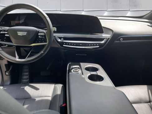 Used 2024 Cadillac Lyriq Luxury AWD/4WD image 11