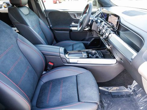 Used 2024 Mercedes-Benz EQB 300 4MATIC image 17