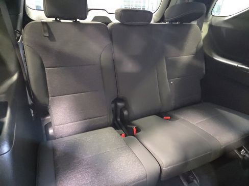 Used 2025 Chevrolet Traverse LT image 17