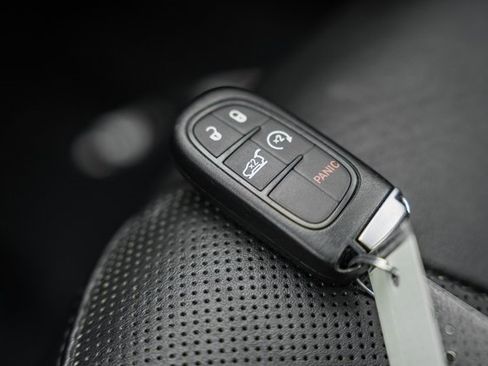 Used 2019 Jeep Cherokee Limited image 46