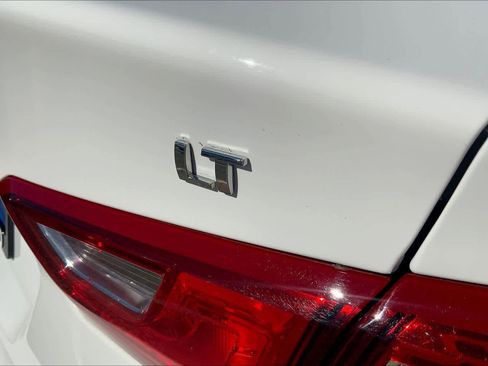 Used 2023 Chevrolet Malibu LT image 9