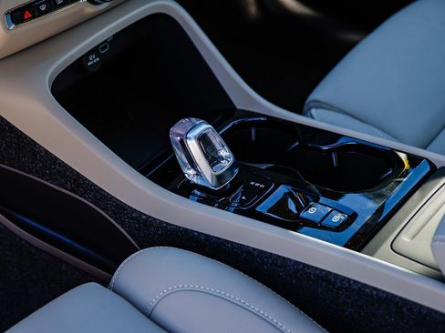 New 2026 Volvo XC40 B5 Plus w/ Protection Package Premier image 20