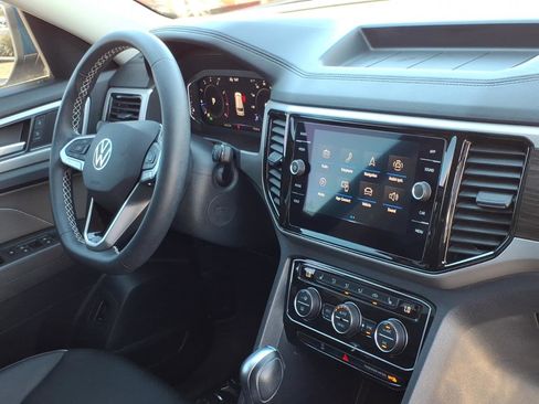 Certified 2023 Volkswagen Atlas SE w/ Black Wheel Package image 12