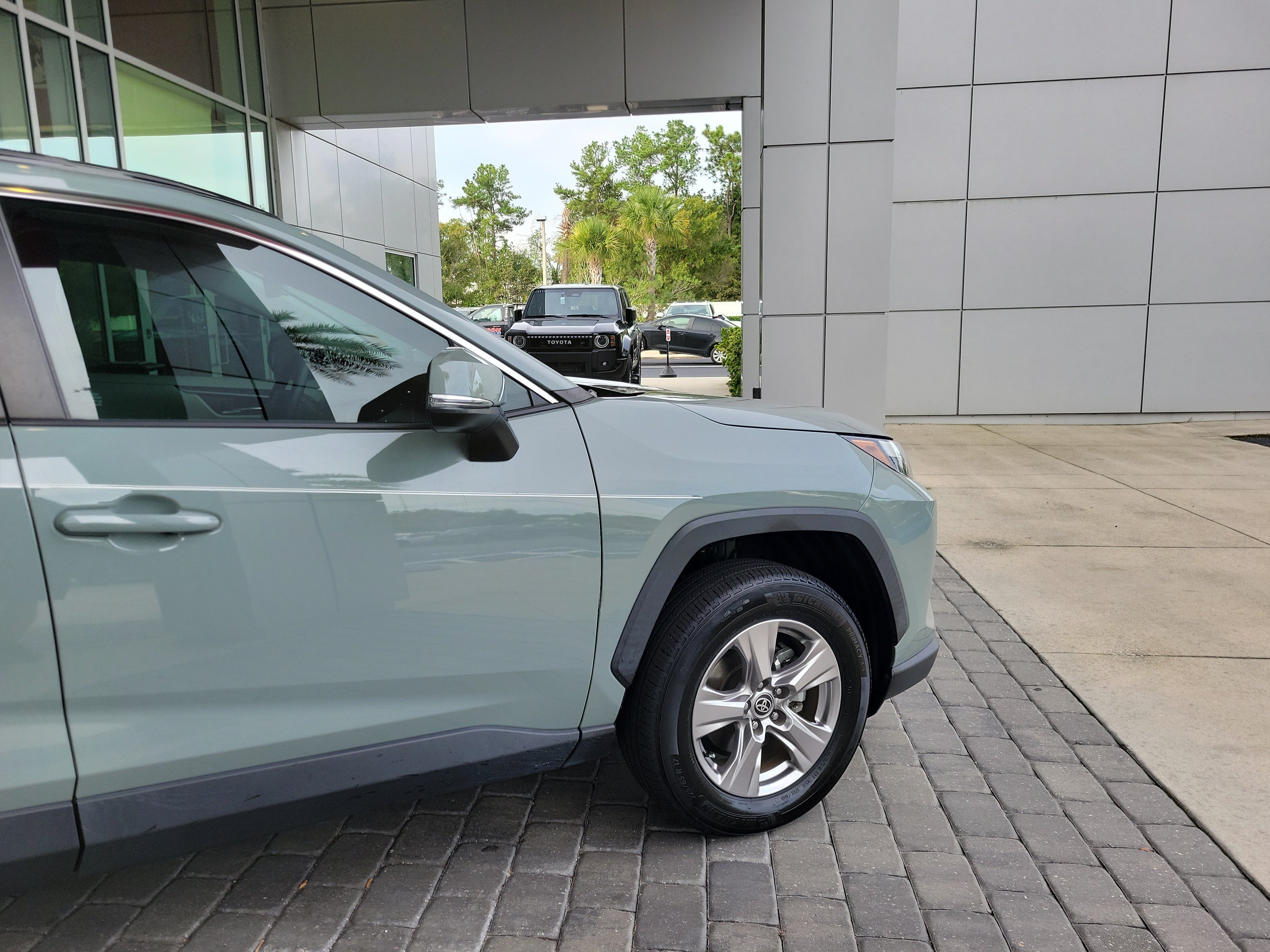 Used 2022 Toyota RAV4 XLE w/ Convenience Package FWD image 8
