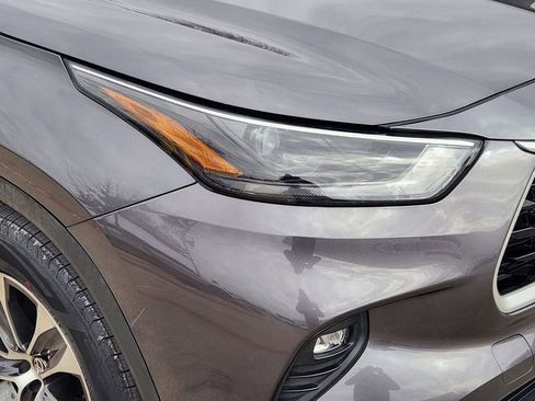 Used 2023 Toyota Highlander XLE AWD/4WD image 7
