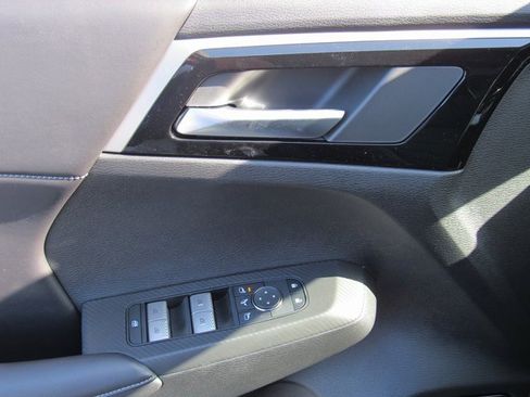 New 2025 Mitsubishi Outlander SE image 12