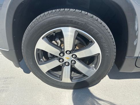 Used 2019 Chevrolet Traverse LT w/ LT Premium Package AWD/4WD image 12
