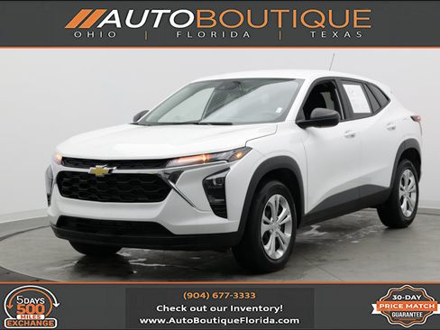 Used 2025 Chevrolet Trax LS FWD image 1