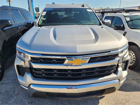 Used 2022 Chevrolet Silverado 1500 LT image 2