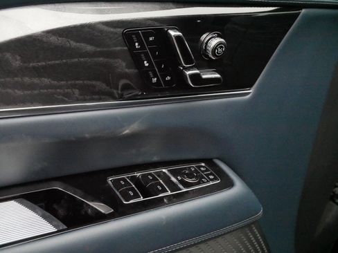 New 2025 Cadillac Escalade IQ Luxury 2 w/ LPO, Radiant Package image 17