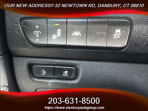 Used 2022 Kia Niro EX w/ Cold Weather Package FWD image 16